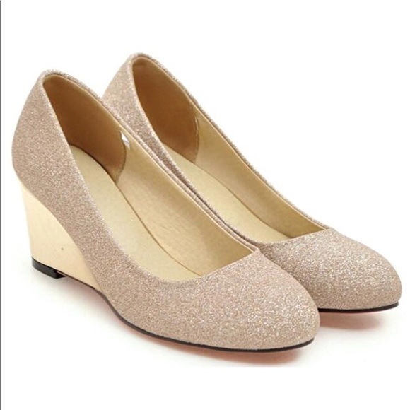 Shoes - Brand new never worn pumps